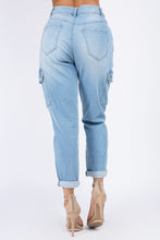 Load image into Gallery viewer, Boyfriend Jeans - Distressed
